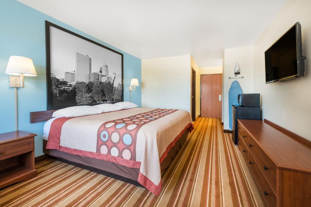 Super 8 by Wyndham Claremore OK Room