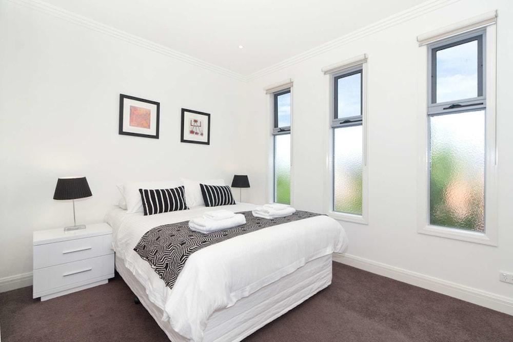 Style in the Heart of Caulfield Room