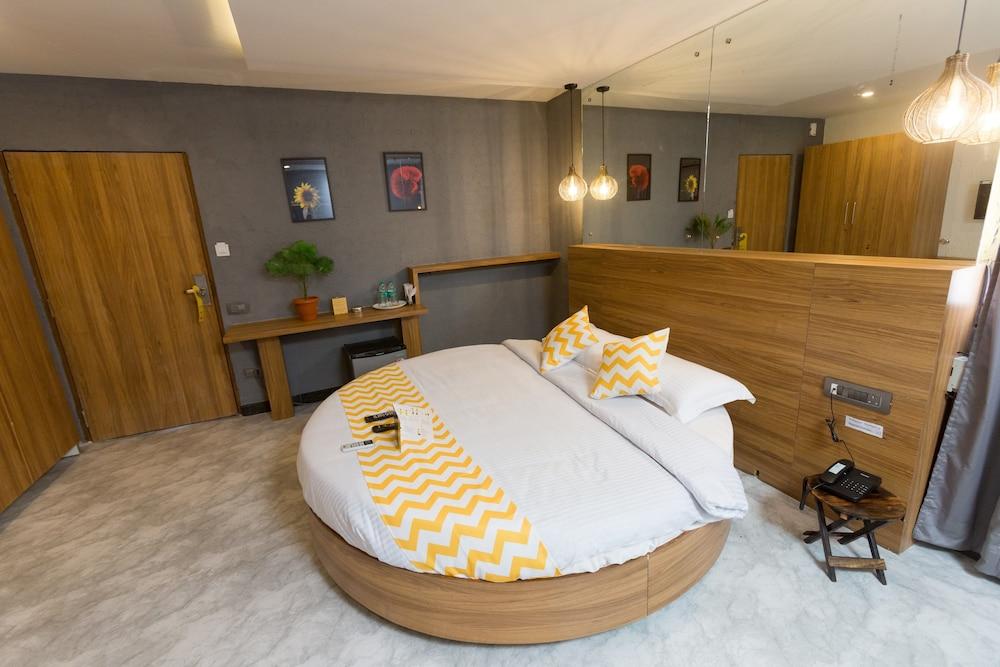 FabHotel Canvas HSR layout Room