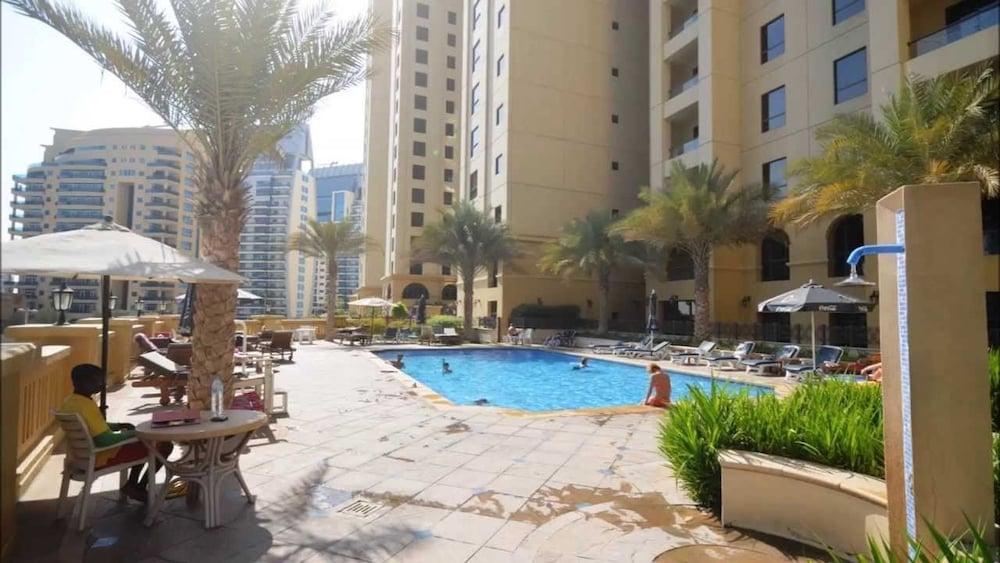 يانجون هوليداي هومز - جميرا بيتش ريزيدنس أمواج 4 حمام سباحة مكشوف