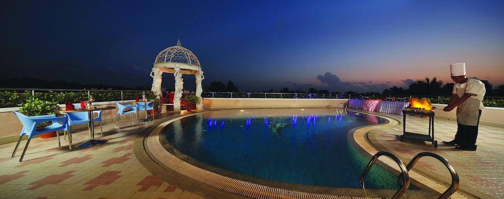 Windsor Rajadhani Rooftop Pool