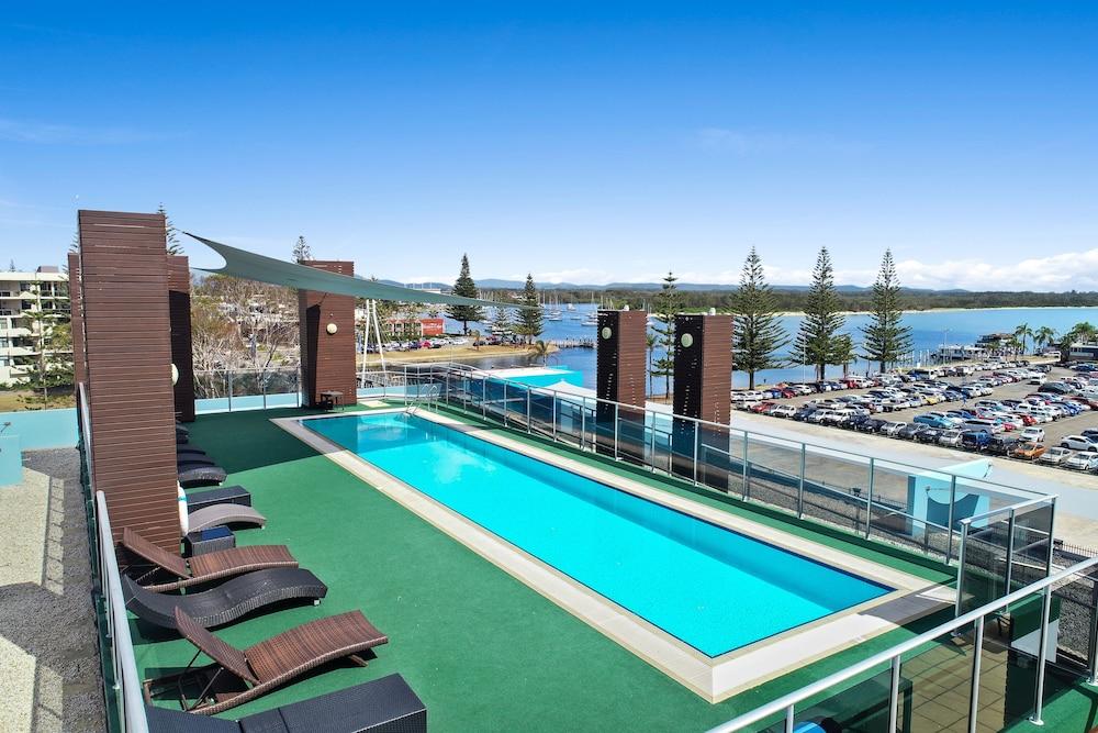 Mantra Quayside Rooftop Pool