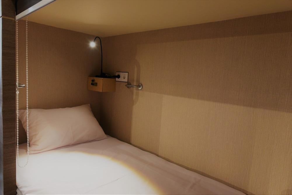 Legian Capsule Room