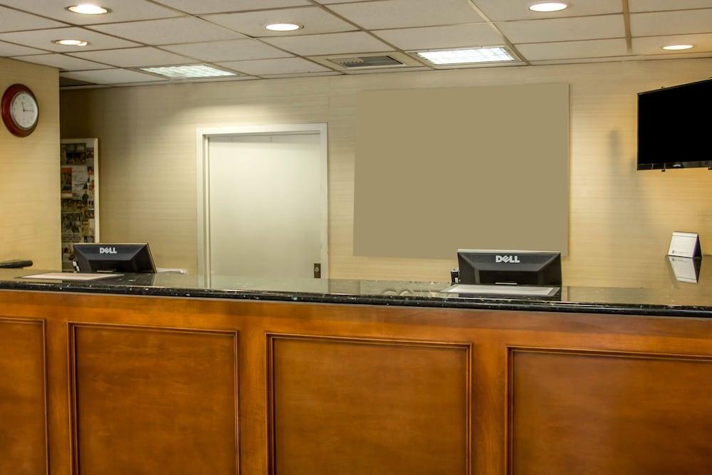 Quality Inn Riverside near UCR and Downtown Reception