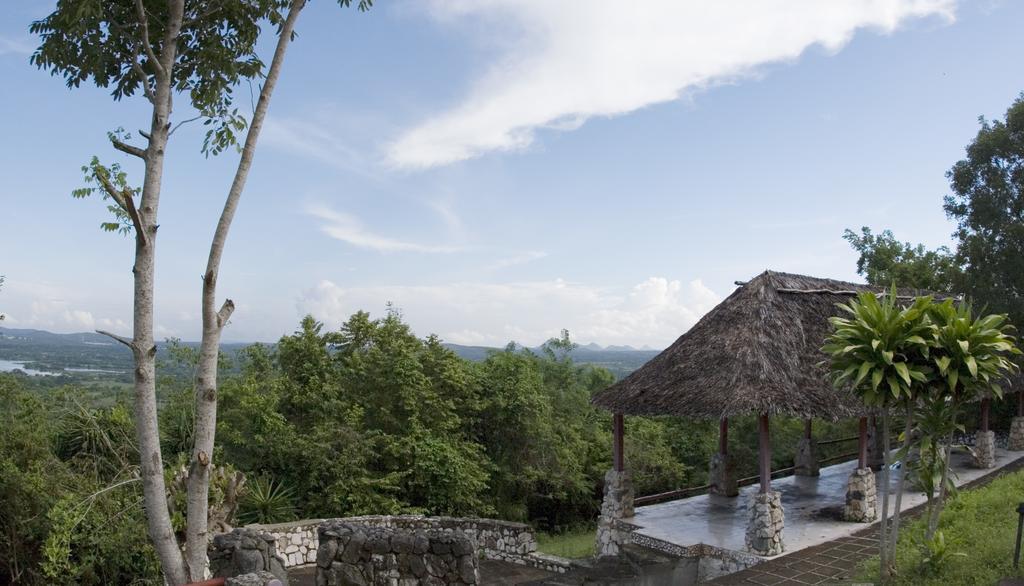 Mirador De Mayabe Others