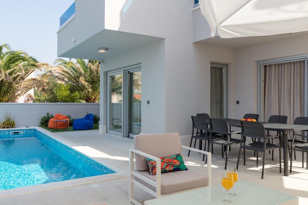 لاكشري فيلا كارلا حمام سباحة مكشوف