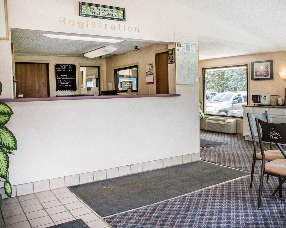 Rodeway Inn Findlay Lobby