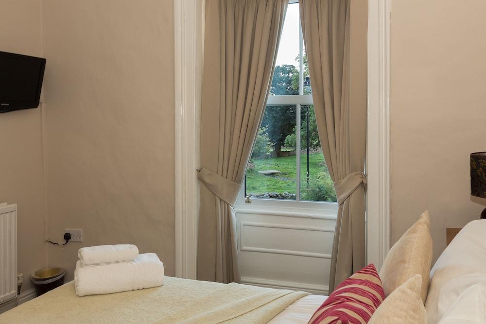 The Wheatsheaf Inn Room