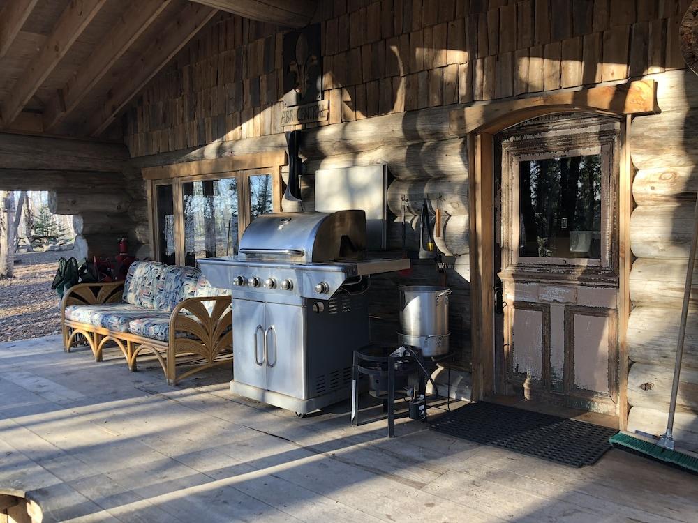 Chimo Refuges Treehouse Resort BBQ/Picnic Area