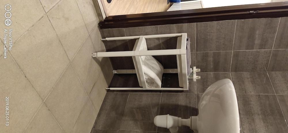 A Homestay, Inspired by the Resort Environment Bathroom