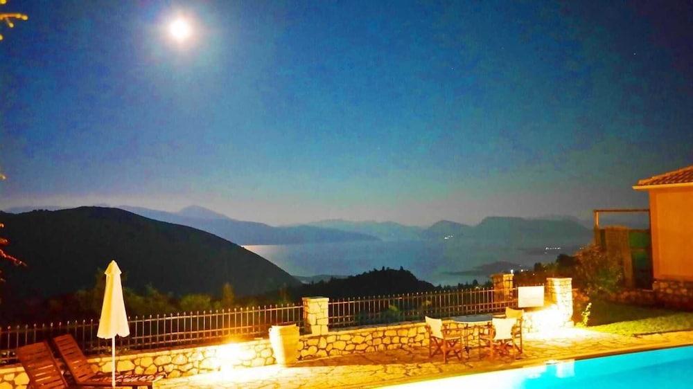 إكزكيوتيف فيلا سكوربيدي ويذ برايفت بول زحليقة مائية