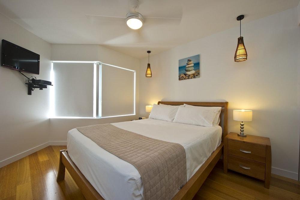 Maggies Beachfront Apt. 3 Room