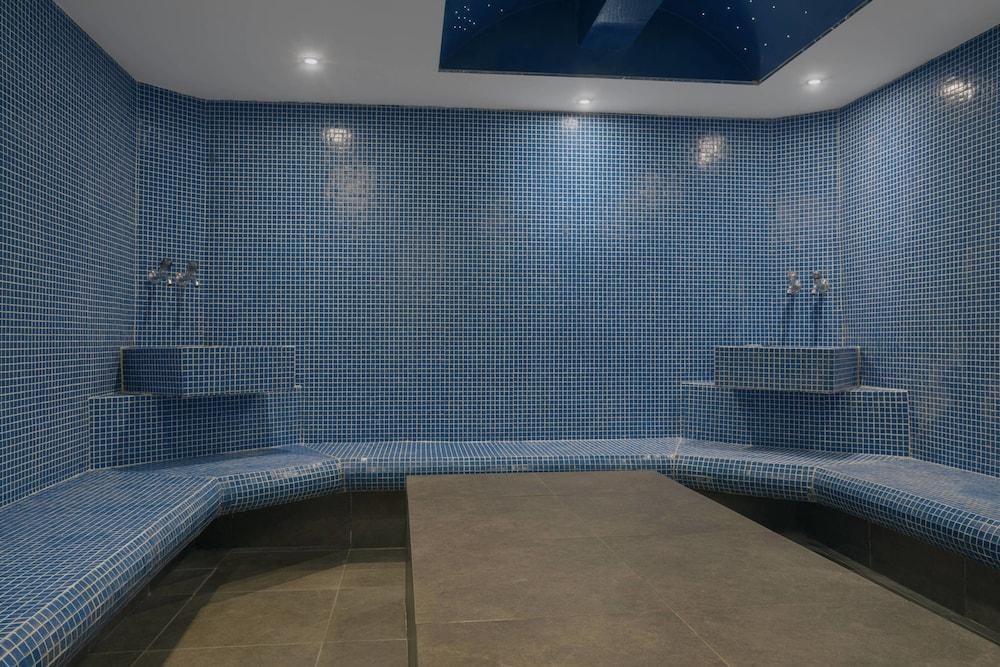 Four Points By Sheraton Kolasin Steam Room