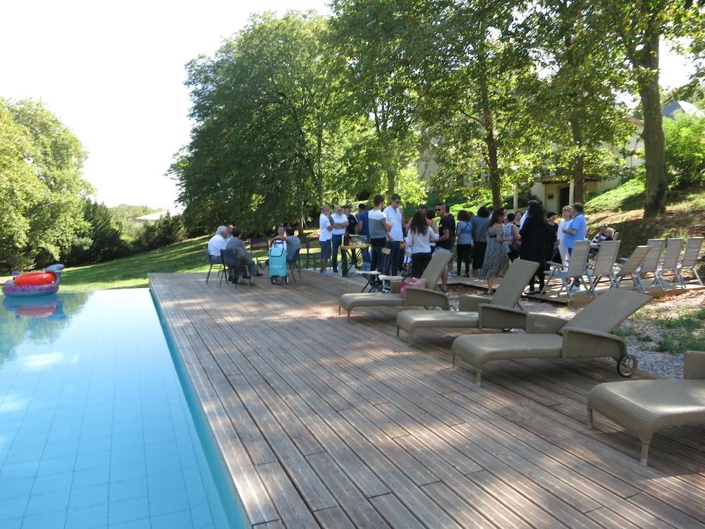 Château Bel Aspect Infinity Pool