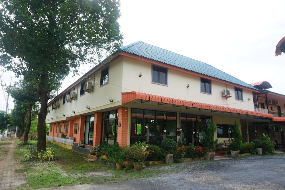 Thapap Resort Exterior