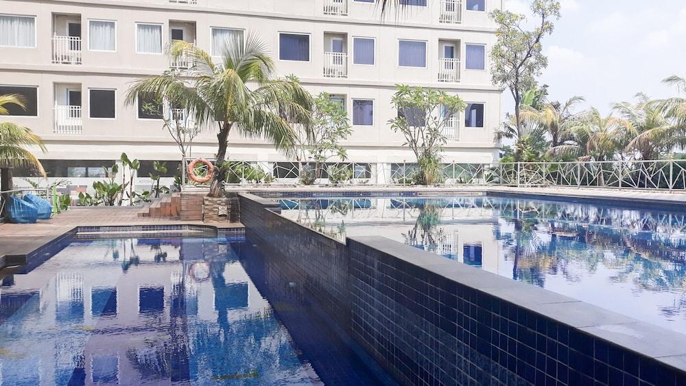 Cozy and Simply Studio Titanium Square Apartment Waterslide