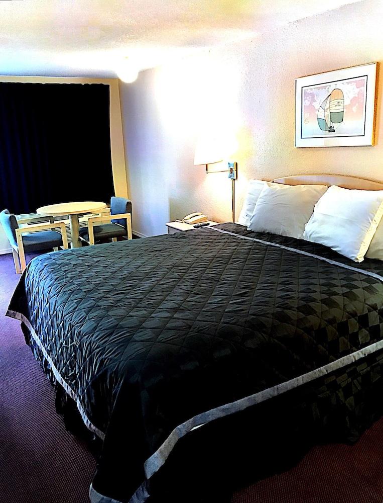 Rodeway Inn Findlay Room