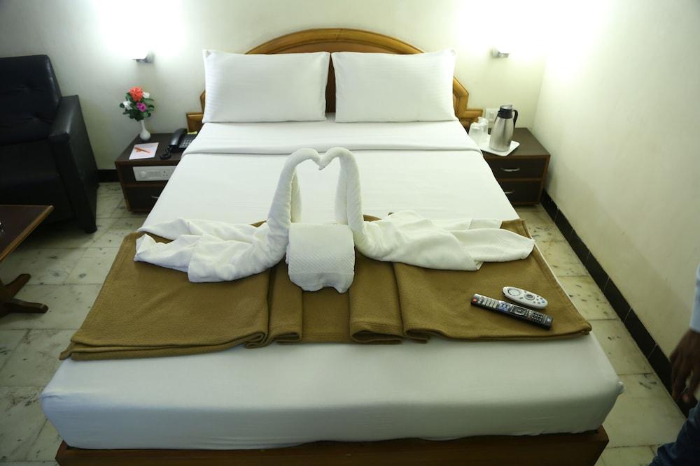 Senthil Residency Room