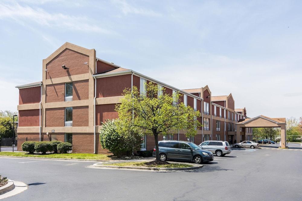 Comfort Inn at Joint Base Andrews Exterior