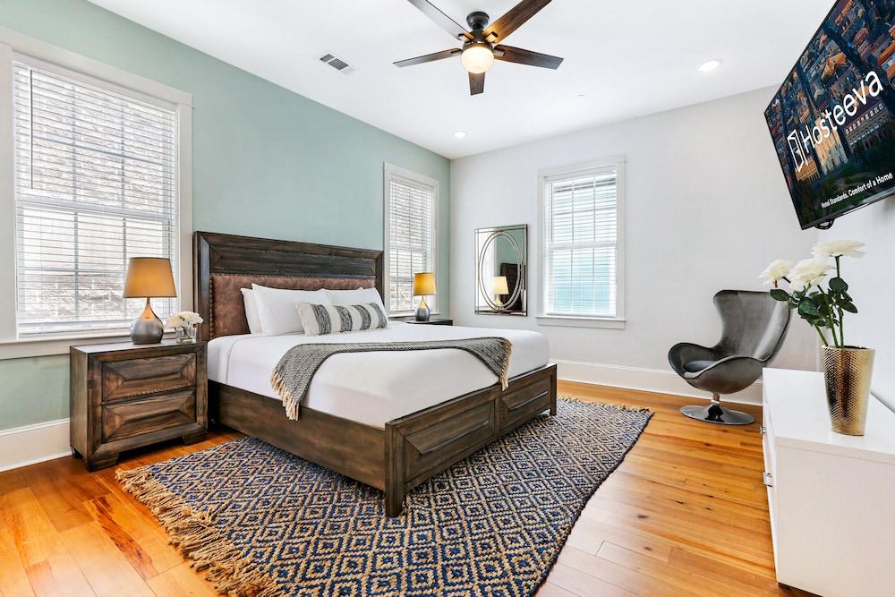 Amazing 4BR w Balcony by Hosteeva