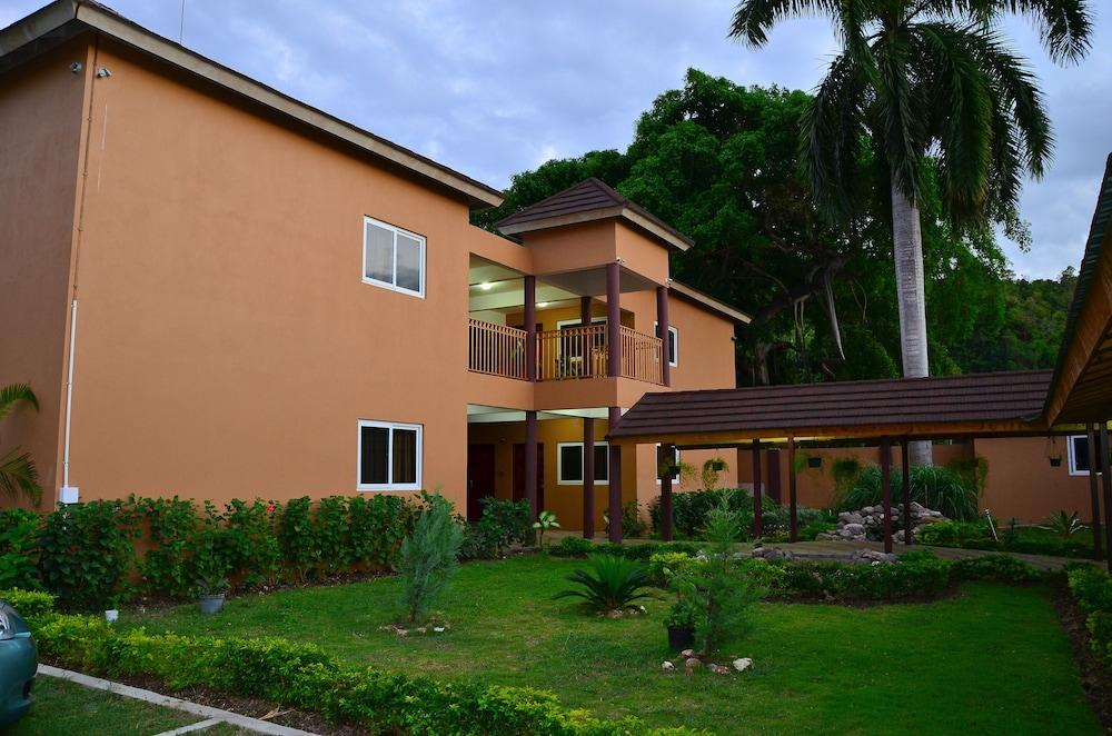 دونواي، آيه جامايكا ستايل فيلدج المنطقة الخارجية