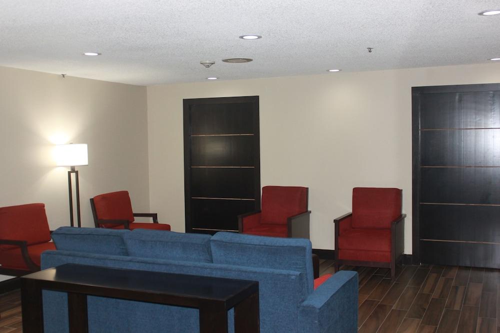 Spark by Hilton Matteson Chicago I 57 Lobby Sitting Area