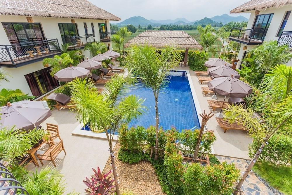 Pa Prai Villas & Suites Outdoor Pool