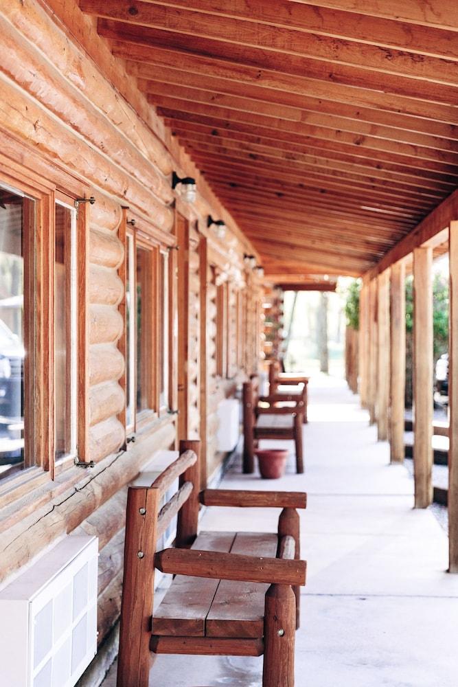The Longhorn Ranch Lodge and RV Resort Featured Image