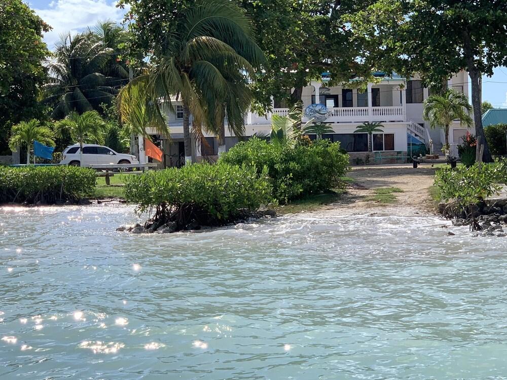 Fernando's Seaside Guest House Beach
