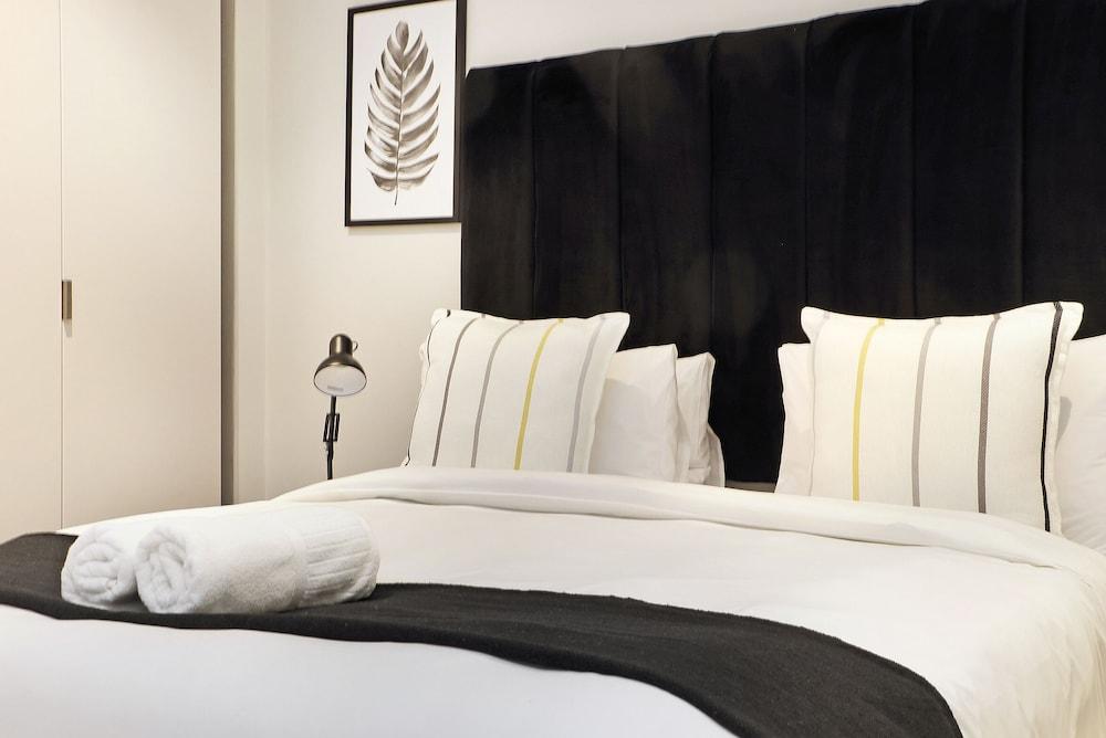 117 on Strand 1505 Room