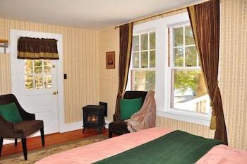 The Bartlett Inn Room