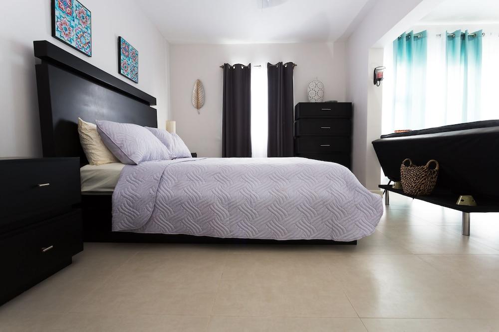 Kingston Luxury Guest Apt at Sullivan Room