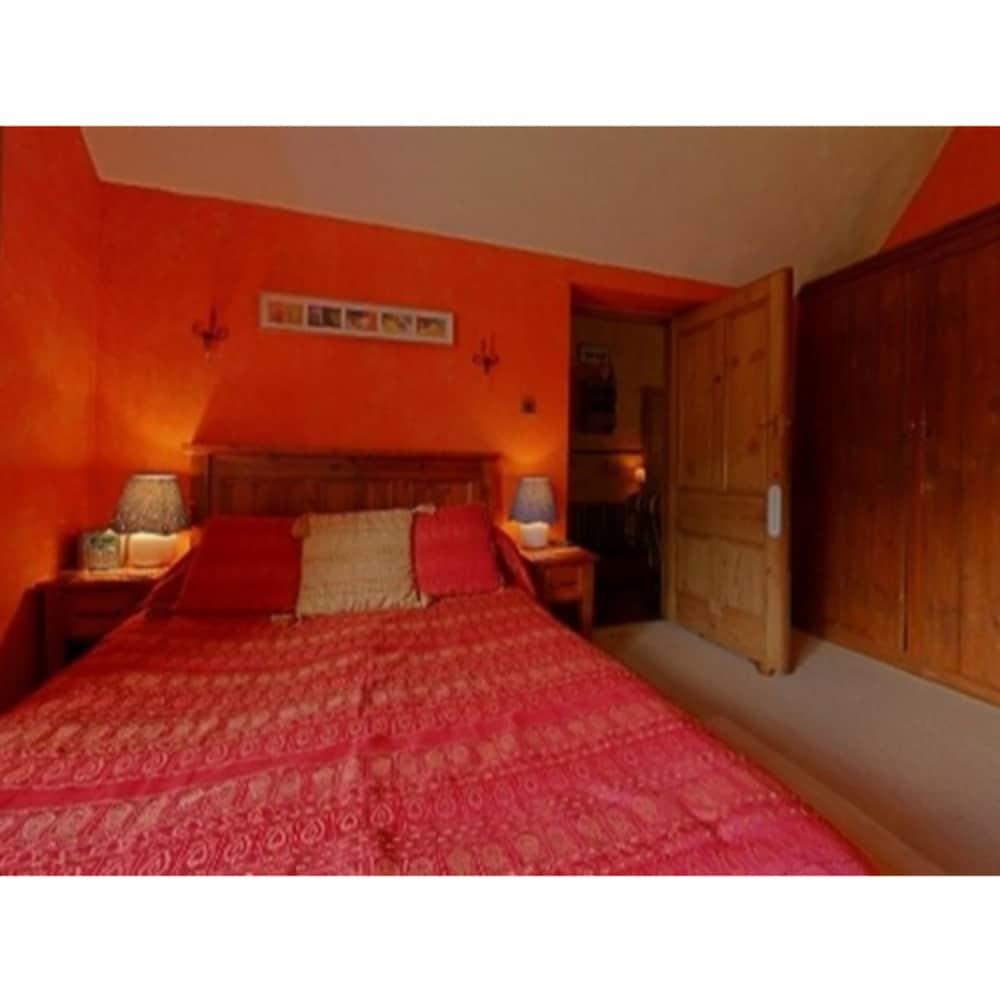 Penmachno Hall Guestroom