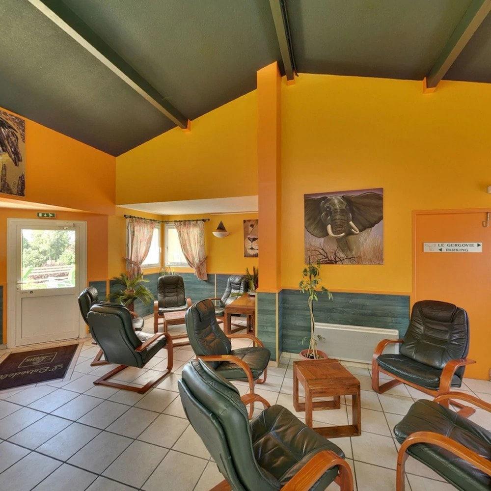 L'Estredelle Lobby Sitting Area