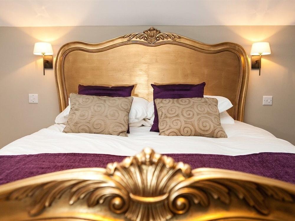 Dodleston Manor Room