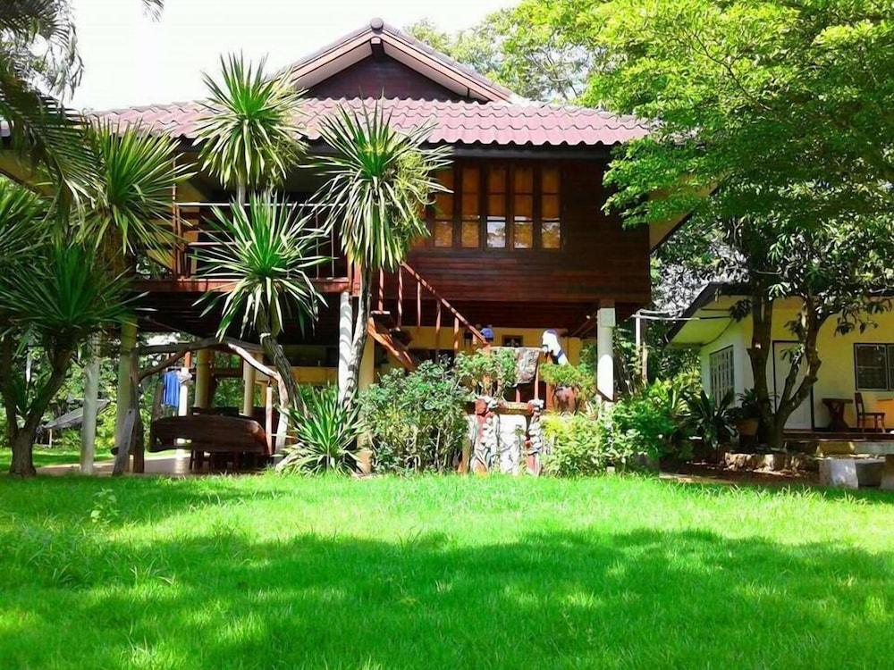 At Home Suanphung Exterior