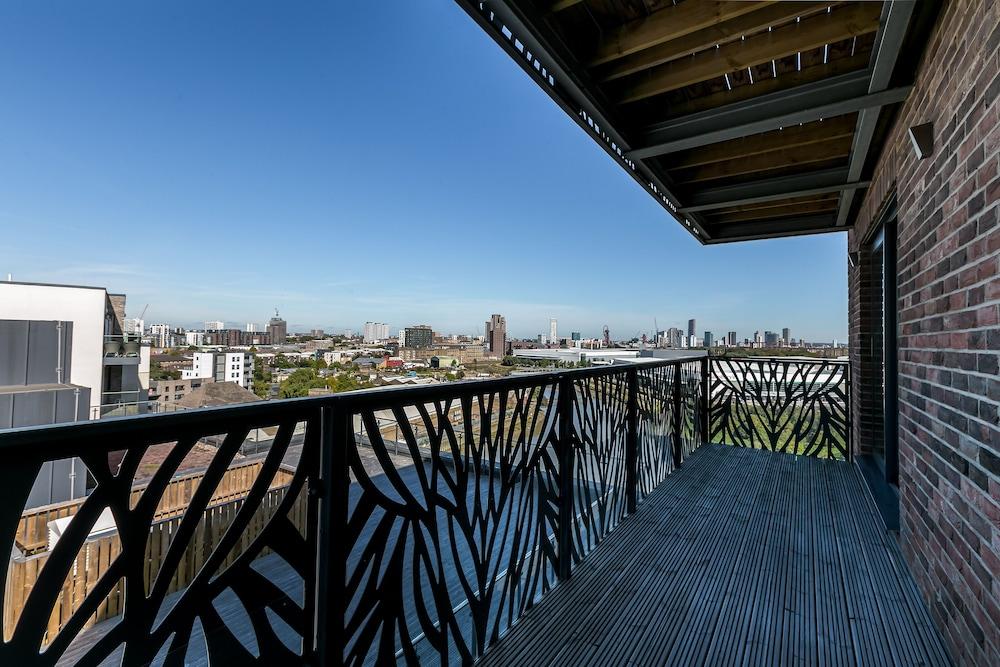 London Riverview - Canary Wharf - Excel Featured Image