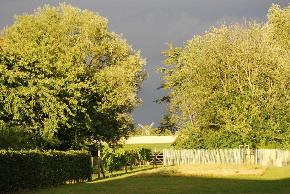 Dimensions M Exterior