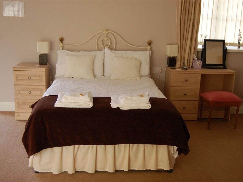 Falcons Nest Room