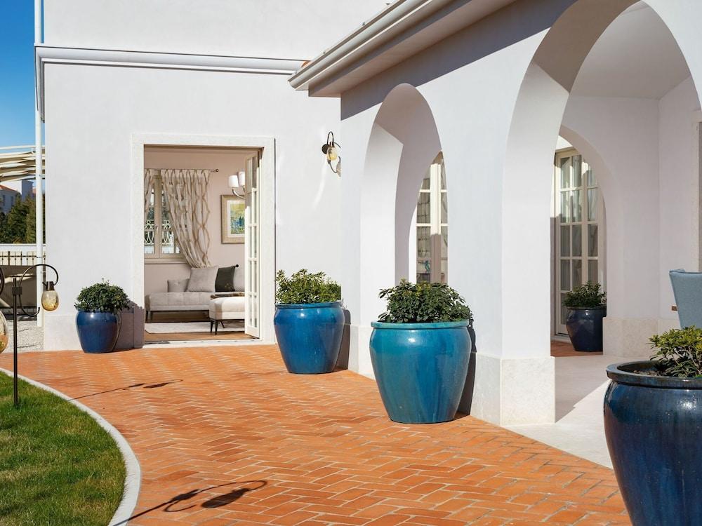 Plushy Villa With Artistic Interiors & Pool in Vabriga Exterior