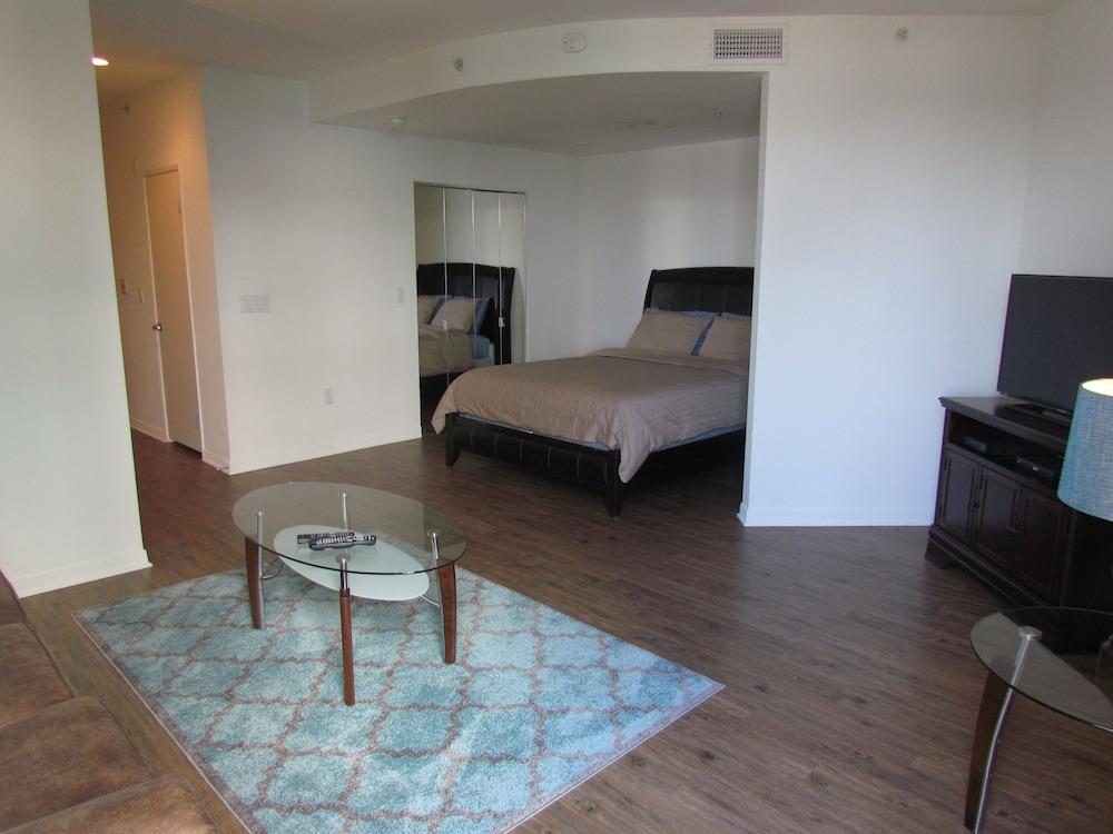 Romantic Studio with Bay View Outdoor Pool