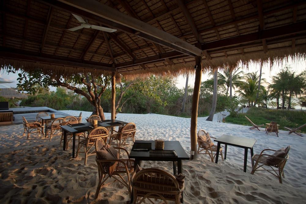 Tamu Koh Rong Reception
