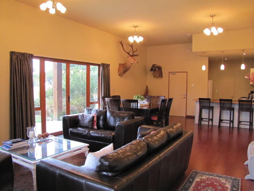 جليندير بي آند بي لودج داخل الفندق