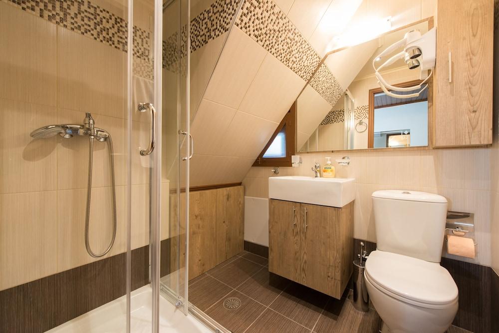 Xenios Zeus Bathroom