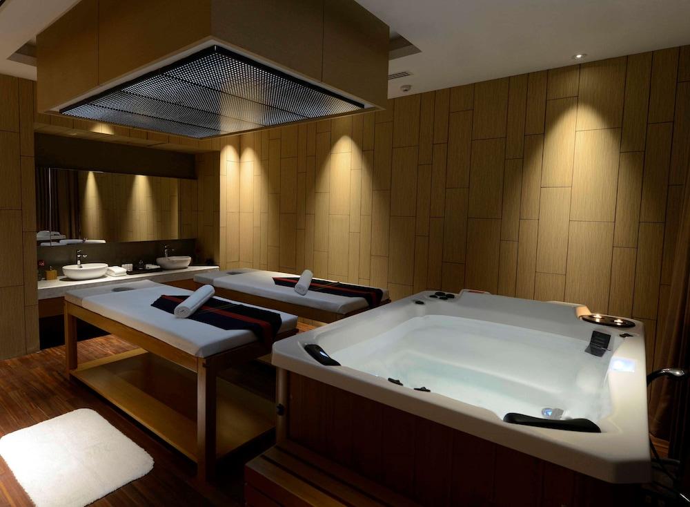 Radisson Blu Chattogram Bay View Spa