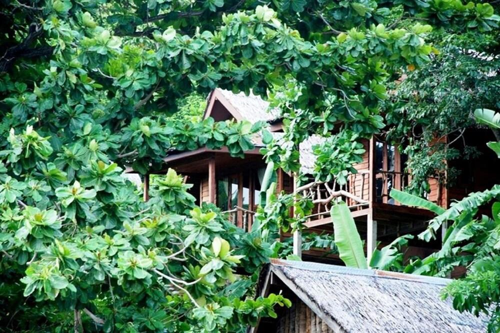 Phi Phi Sunset Bay Resort Exterior