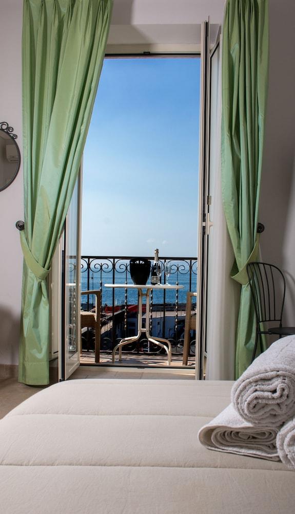 لا ديمورا دي بوربوني