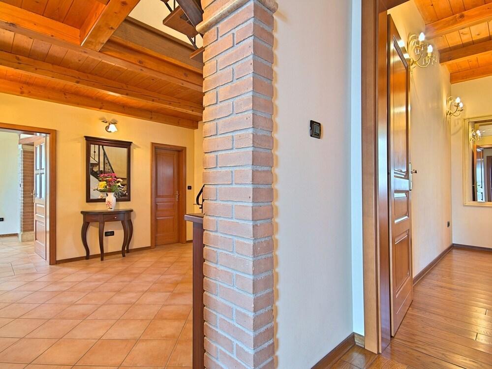 Detached Villa With Private Swimming Pool and Spectacular Views of Motovun Reception