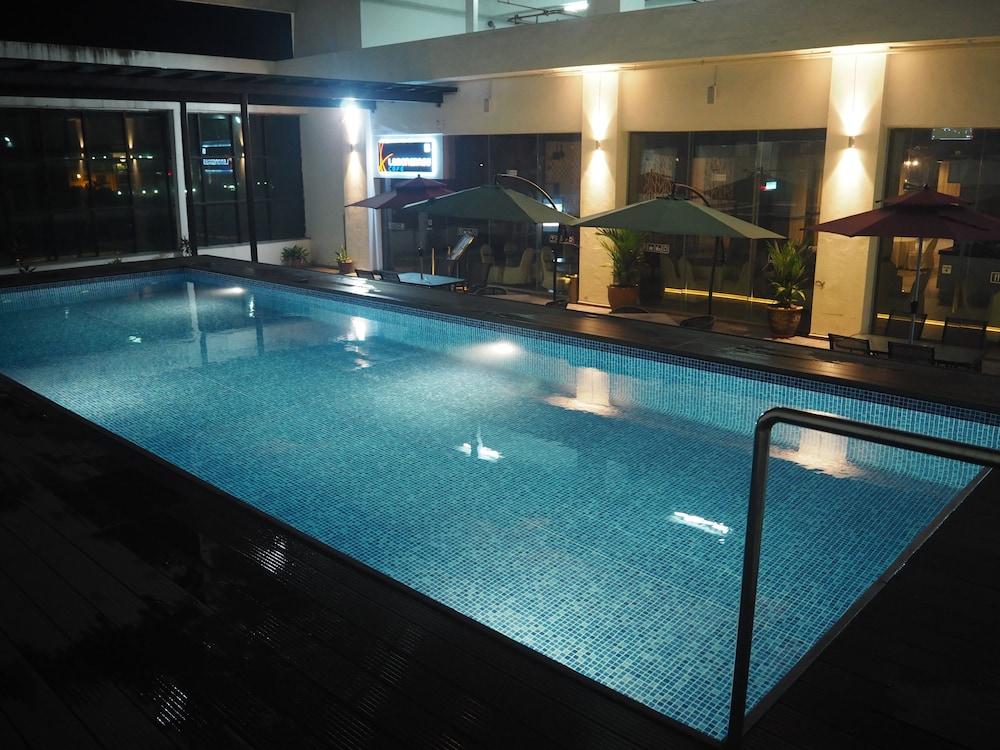 Langkasuka Express Indoor Pool