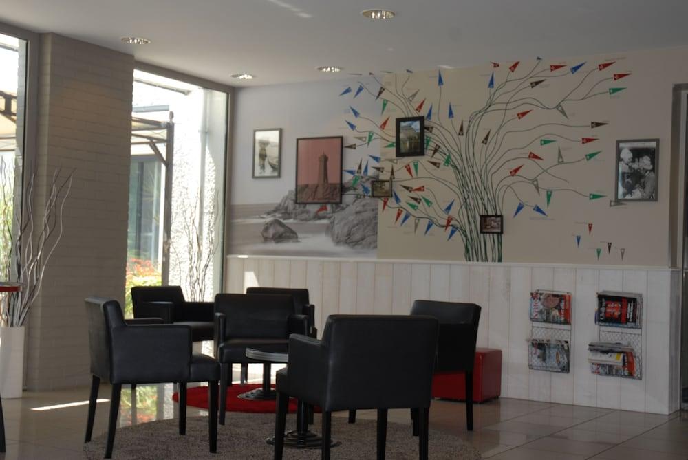 Logis Hôtel Au Chêne Vert Interior Entrance